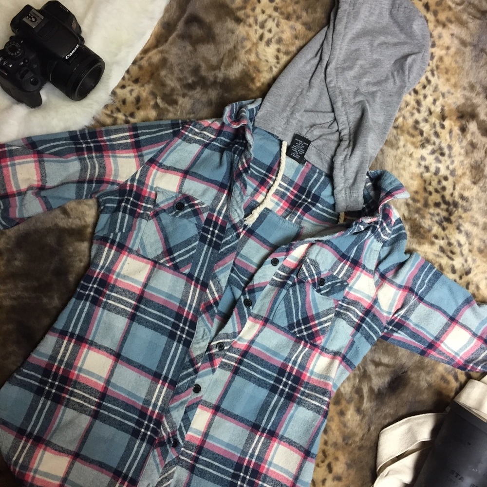 Flannel mid sleeve shirt with removable hood
